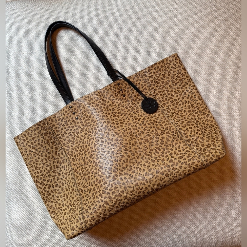 Sale🥰 Bottega Veneta Mirage Intrecciato Leopard Leather Tote.
